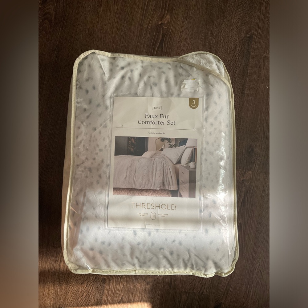THRESHOLD Faux Fur Comforter Set